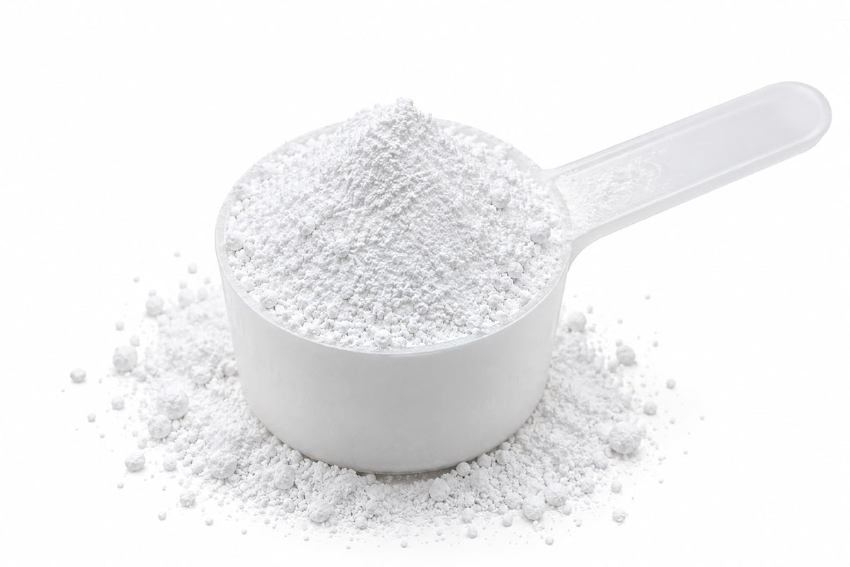 Silicon dioxide is used as an anti-caking agent to help prevent powder from clumping, maintain its free-flowing texture, and support easy scooping and mixing.